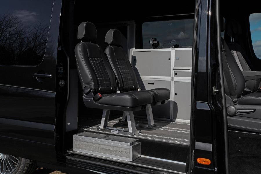Интерьер Mercedes-Benz Sprinter by Hartmann 2017 года  (фото 8 из 22)